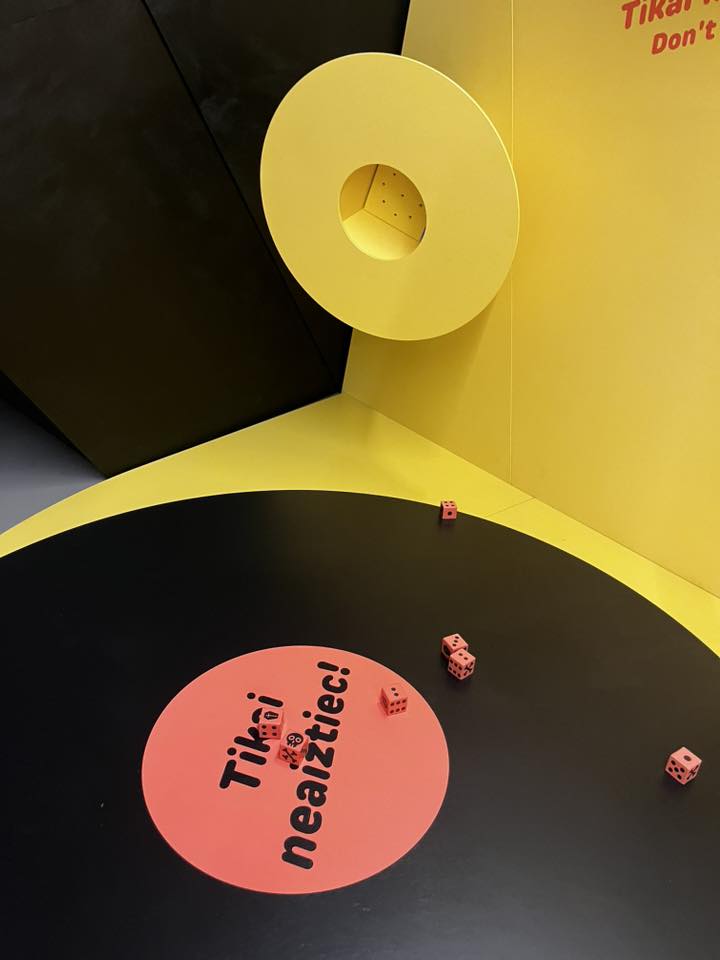 Kara muzeja izstade - berni un kars.jpg