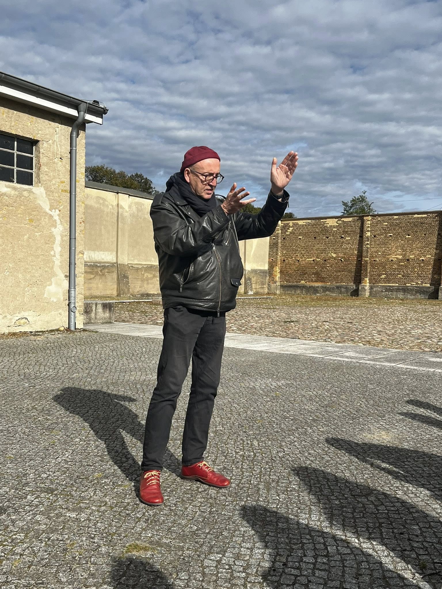 Ravemsbrikas gids.jpg